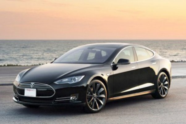 Tesla de 100.000 de dolari, cumpărată cu 91 de bitcoini